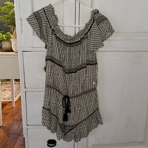 RipCurl Romper black and white medium